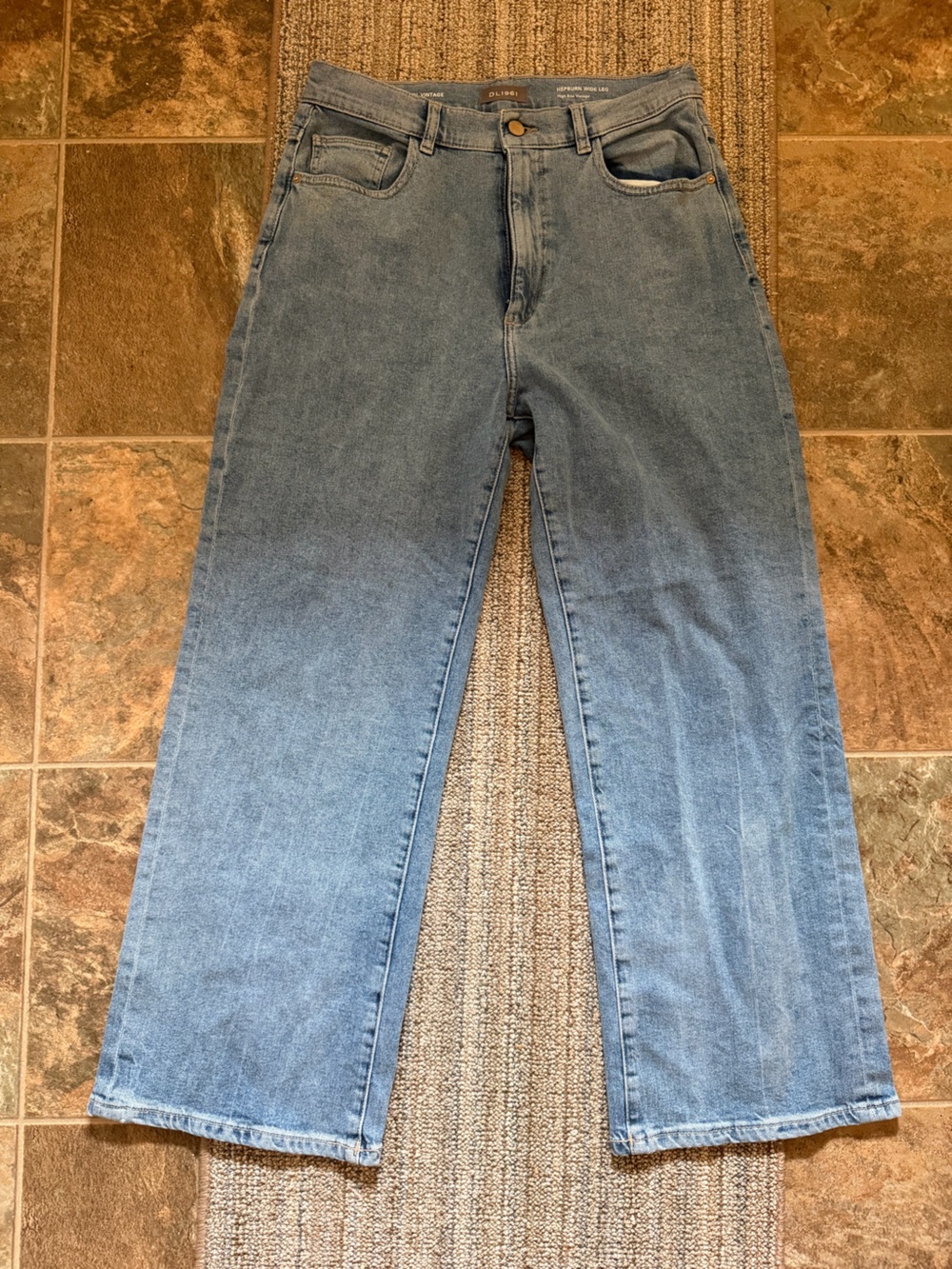 DL1961 Women's Straight Leg Jeans in Light Blue Wash Size 29